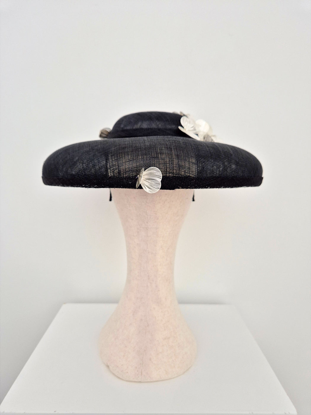 black straw hat dior style with flowers back view