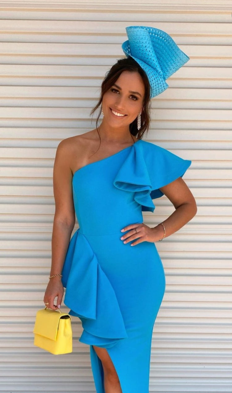 model wearing blue braided straw headpiece