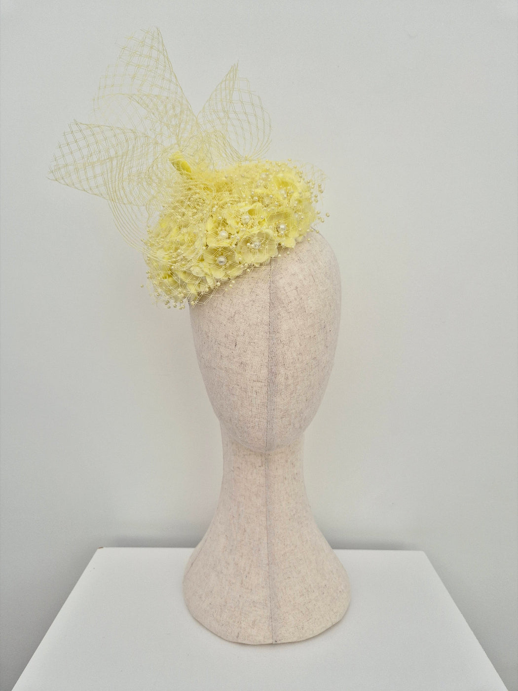 pale yellow 3d flowers button headpiece
