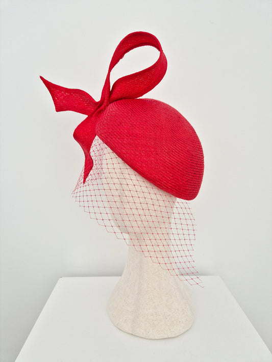 side view red beret straw with veiling and bow