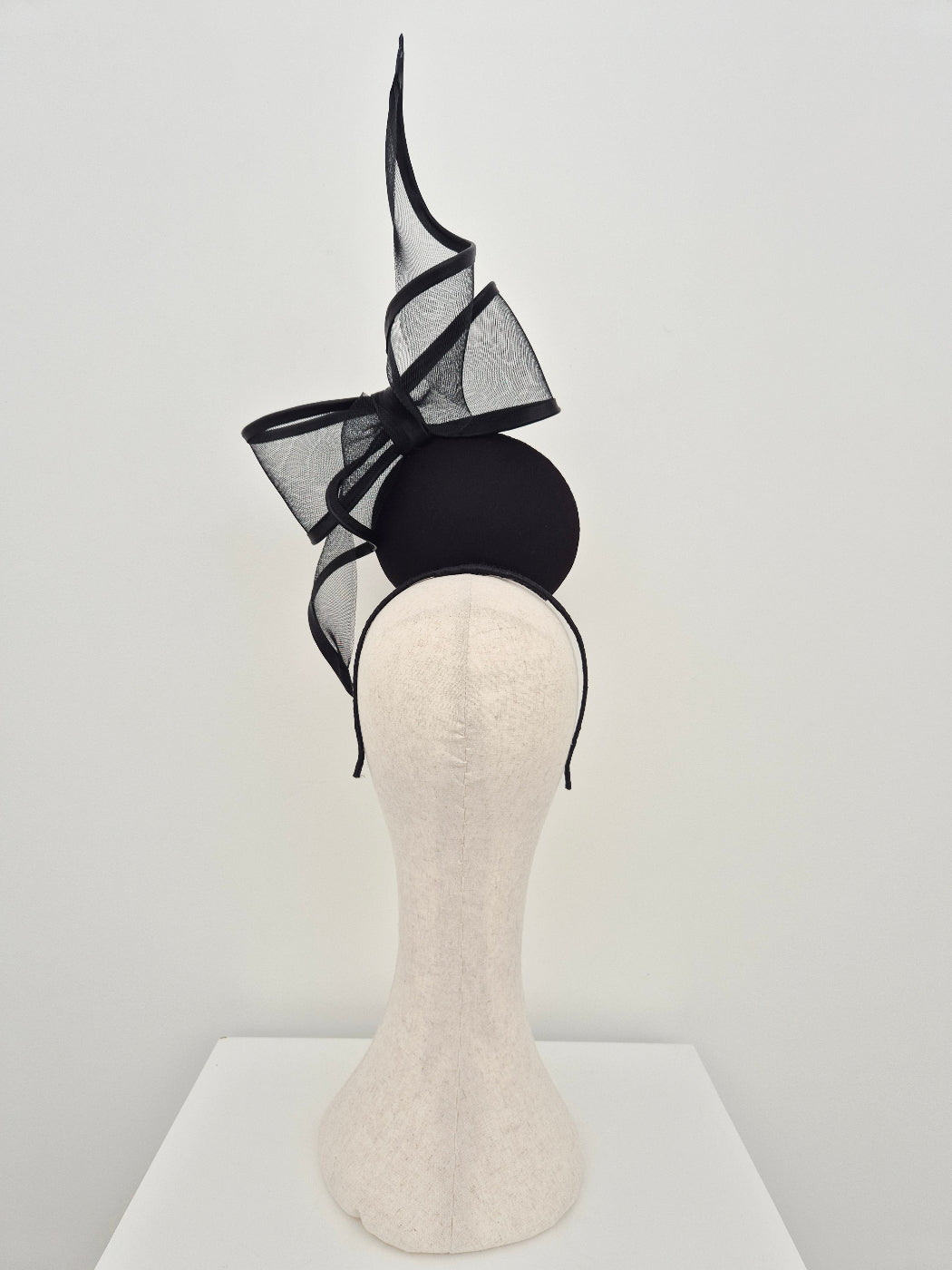 back view black percher with bow