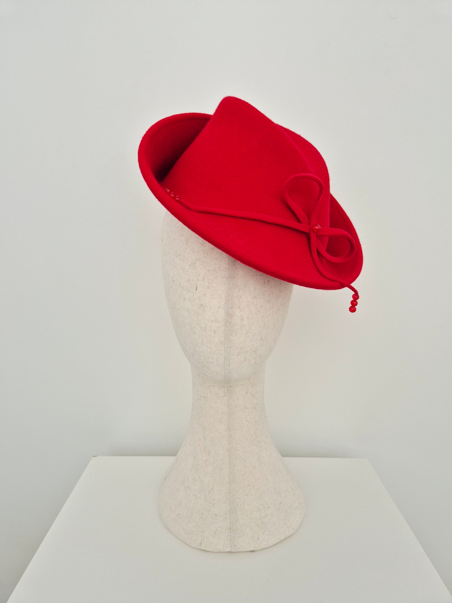 Miss Joy. Womens Red wool felt cap with bow and jewel tails