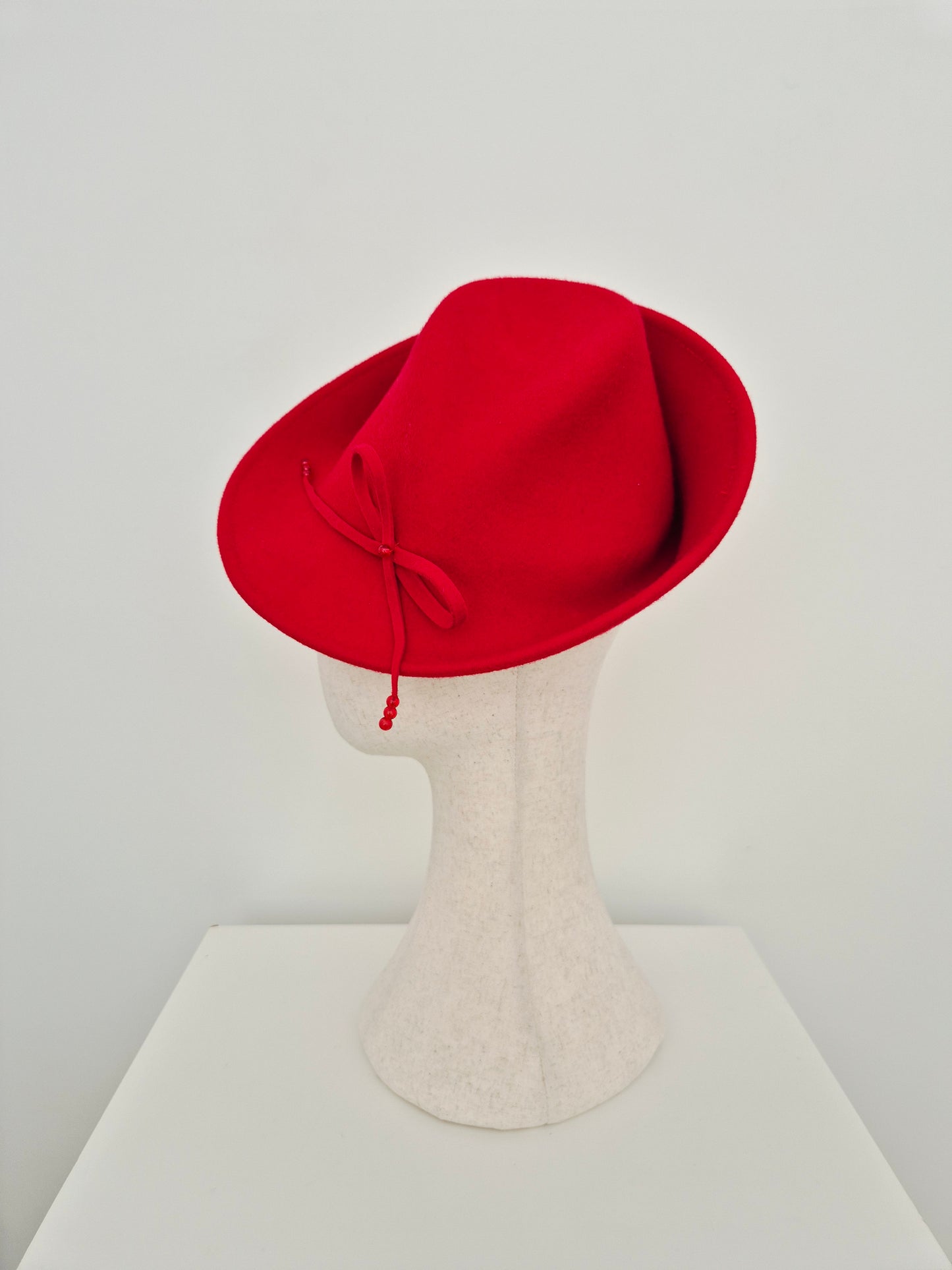 Miss Joy. Womens Red wool felt cap with bow and jewel tails